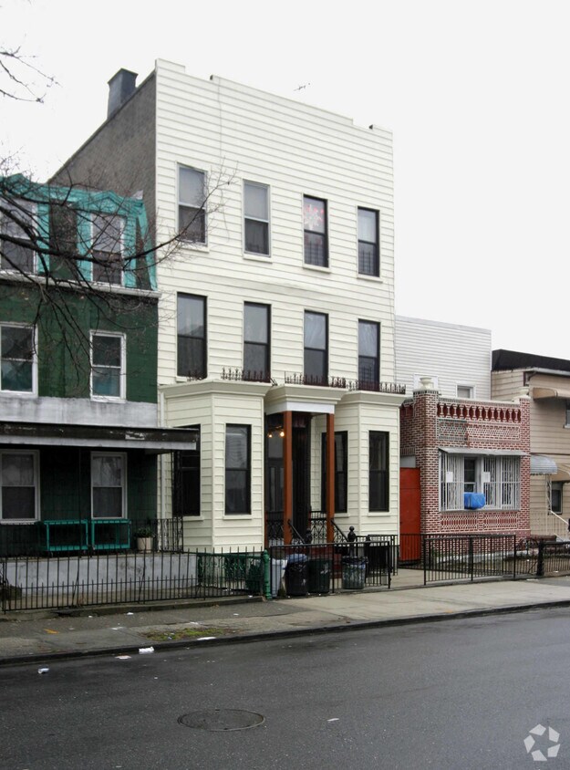 Primary Photo - 47 Stanhope St