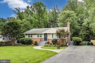 Building Photo - 6107 Parkway Dr