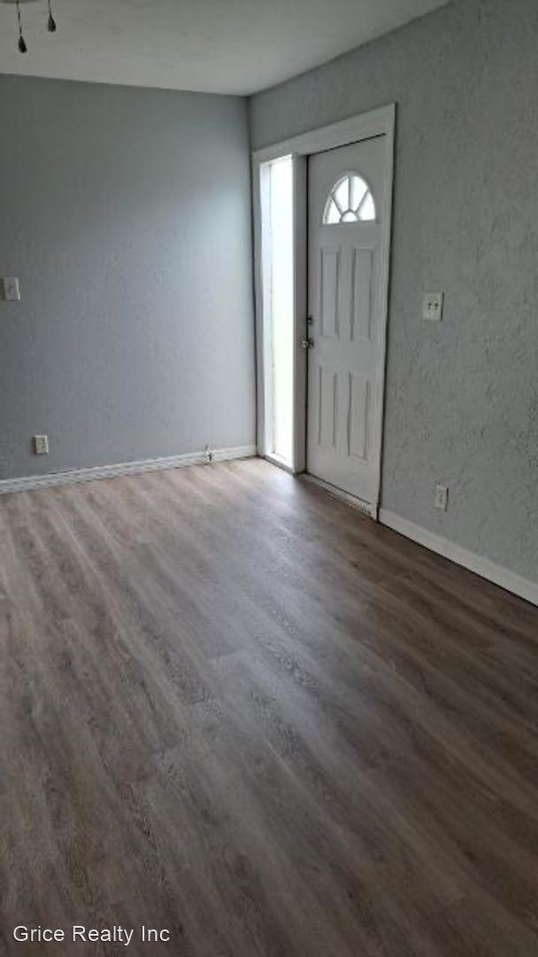 2 br, 1.5 bath House - 3257 Maple Leaf Cir #3 - 4