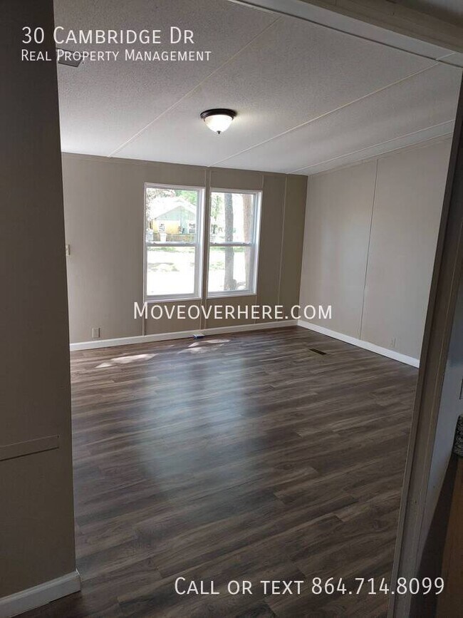 Foto del edificio - 30 Cambridge Dr