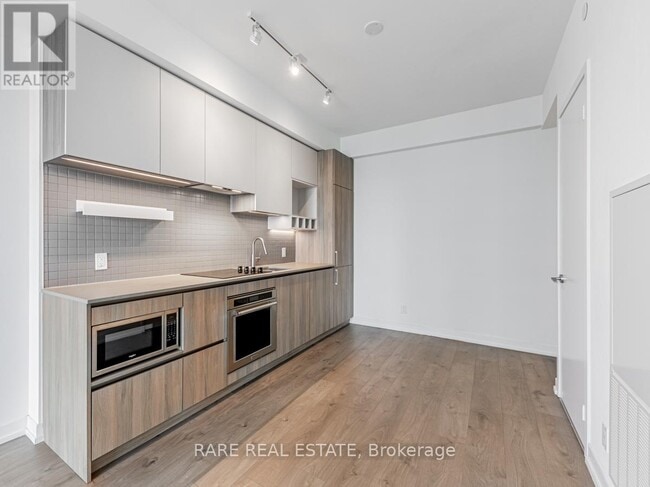 Building Photo - 950-5950 Portage Pkwy