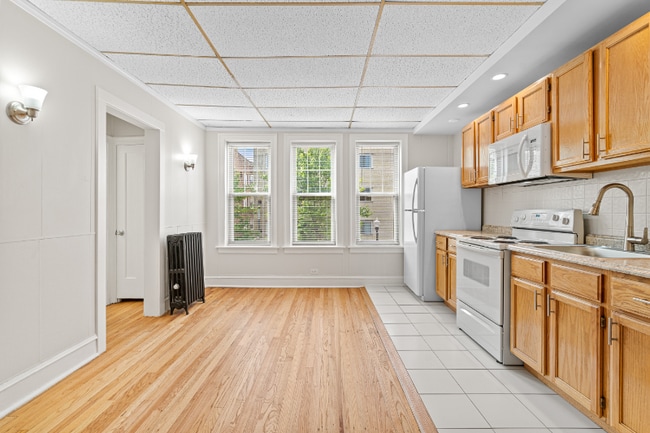 Photo - 1440 W Howard St Apartment