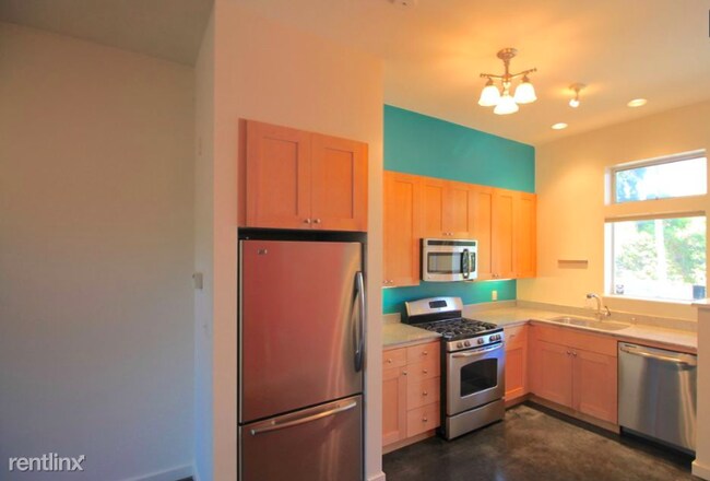 Foto del edificio - 2 br, 1.5 bath Townhome - 1222 32nd St