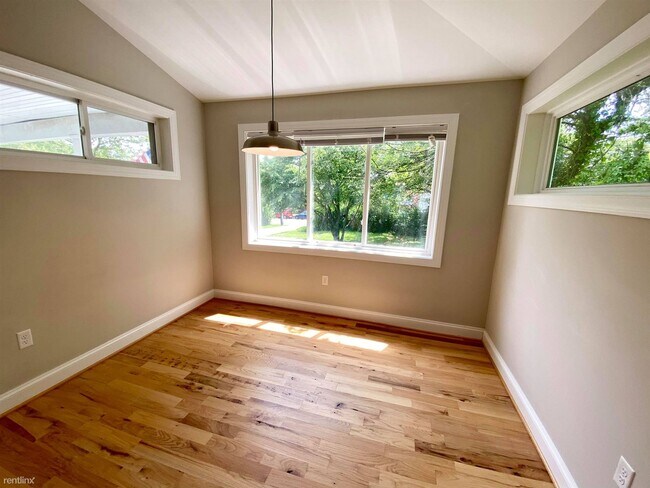 Building Photo - 2 br, 1.5 bath Duplex - 503 Academy Rd Unit A