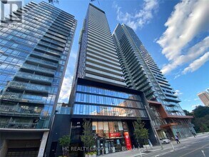 Building Photo - 28 Wellesley St E