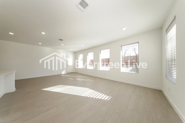 Building Photo - 2004 Ponderosa Pne Ln