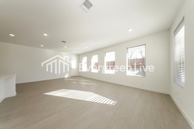 Foto del edificio - 2004 Ponderosa Pne Ln