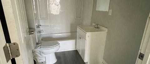 Building Photo - 2410 Clinton St