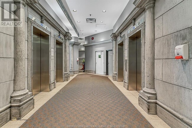 Photo du bâtiment - 150 Park St W