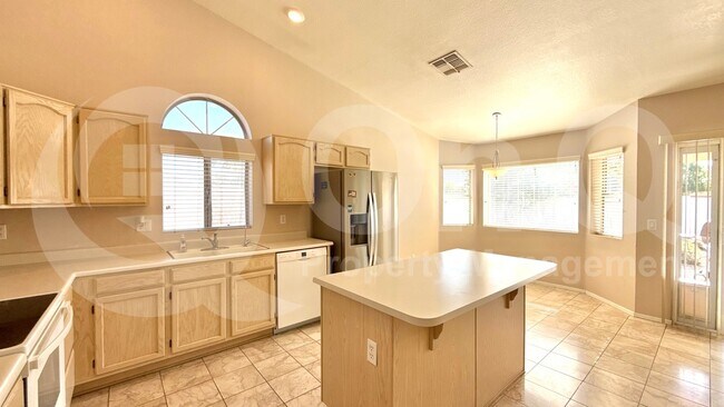 Building Photo - 819 E Cindy St