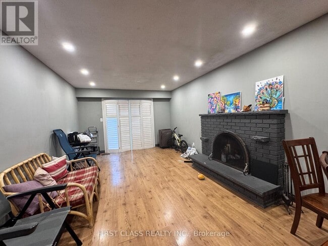 Building Photo - 2571 Palisander Ave