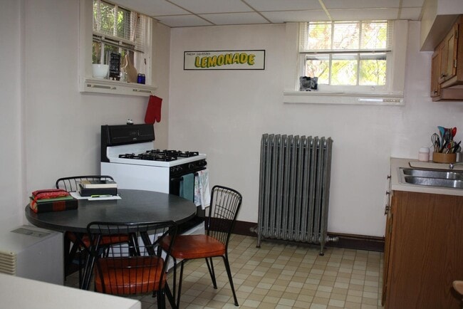 Kitchen - 334 Thrall St
