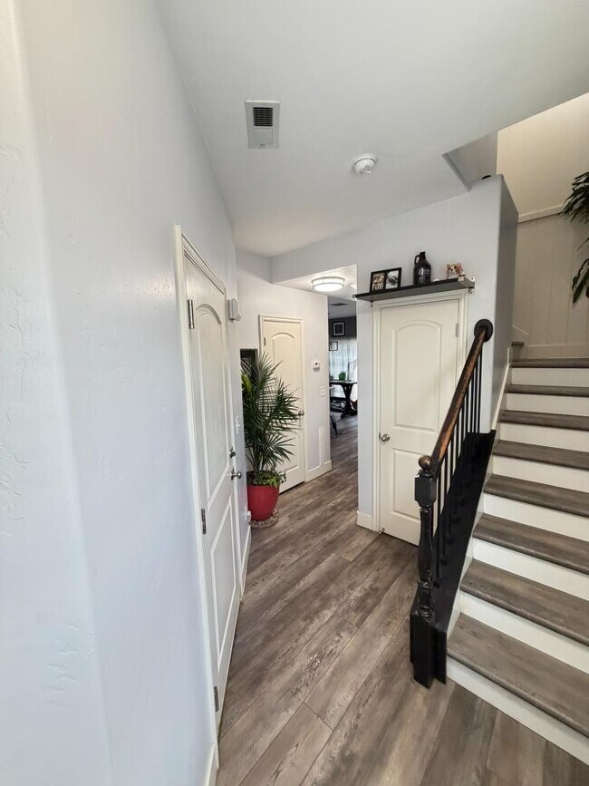 Building Photo - 6929 S Vlg Hvn Dr