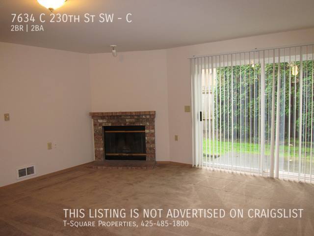 Building Photo - Townhouse unit 2 br. 1.5 bath with one car...
