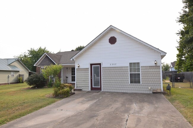 Building Photo - 2307 Onyx Cir