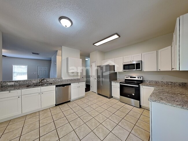 Building Photo - 106 Peterborough Dr