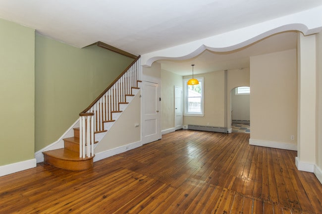 Building Photo - 139 E Allen St