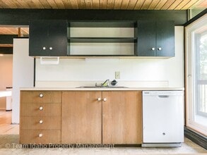 Building Photo - 319-323 Taylor Ave