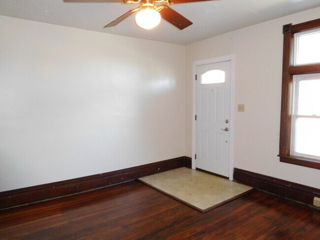 Foto del edificio - 231-233 W. Sixth St.