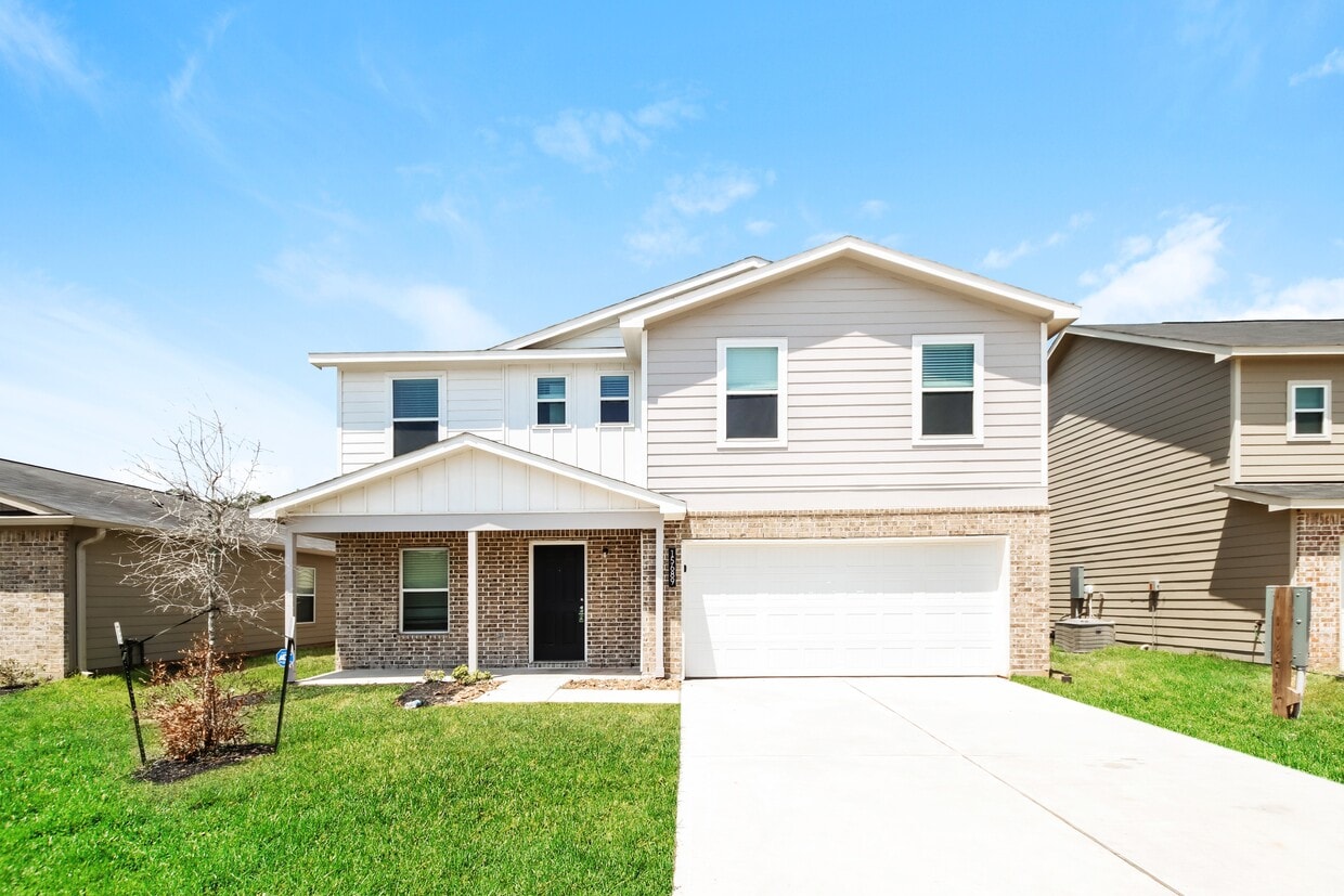 Primary Photo - 15689 Briar Frst Dr