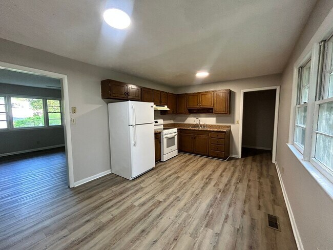 Building Photo - 745 Rustland Dr