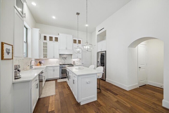 Foto del edificio - 536 W 26th St
