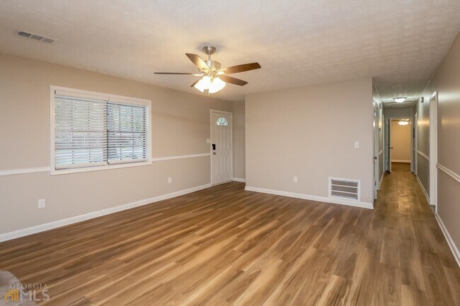 Building Photo - 102 Landover Dr