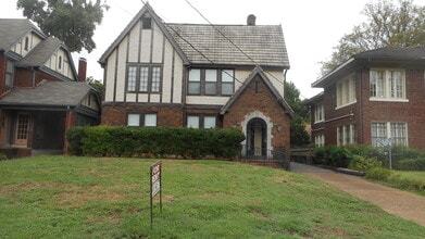 Building Photo - 235 Hawthorne St