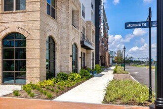 Building Photo - EmmaJames