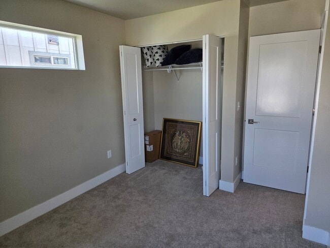 Building Photo - 3 Bed 2.5 Bath Townhome | Peaceful Locatio...