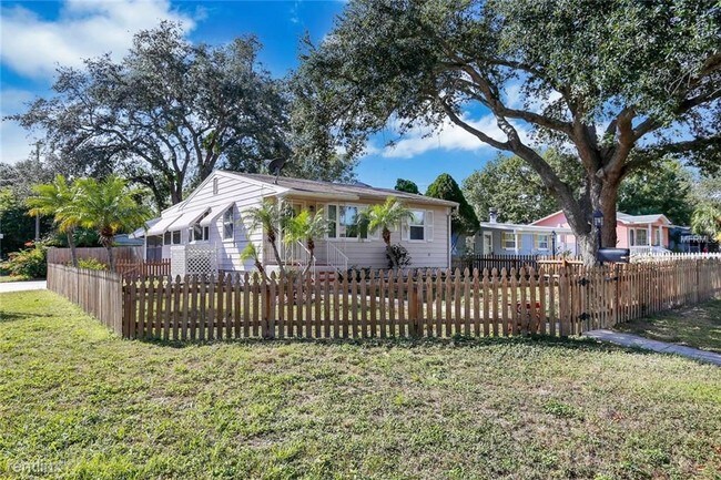 Foto del edificio - 2 br, 2 bath House - 700 53rd Ave N