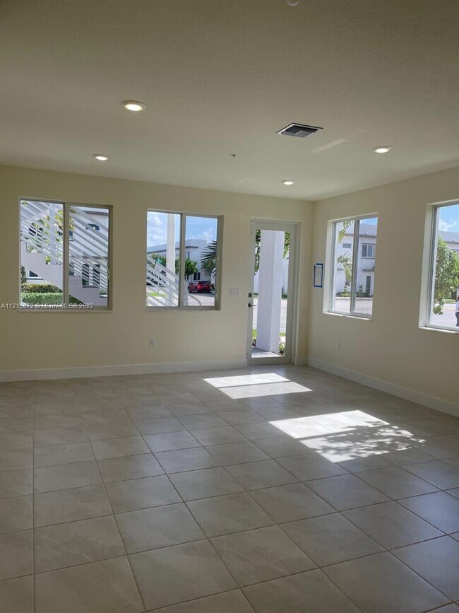 Foto del edificio - 10270 NW 66th St