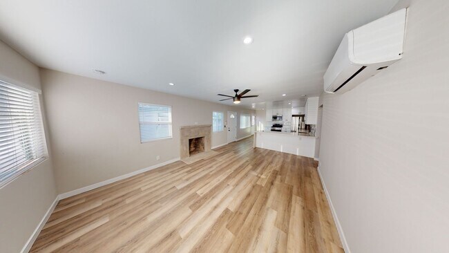 Foto del edificio - Renovated! 4BD/2BA on La Dorna