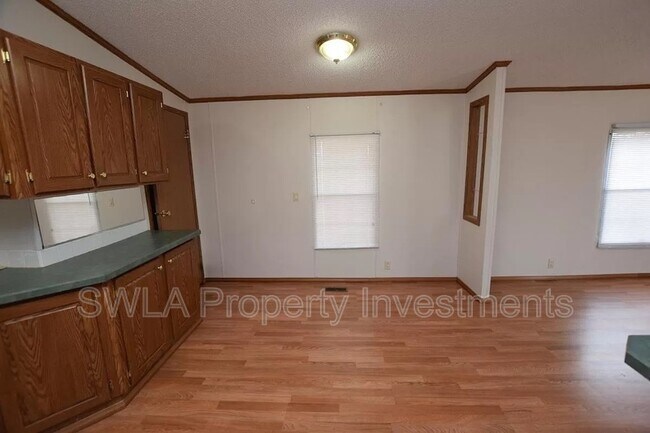 Foto del edificio - 4017 Wildflower Dr