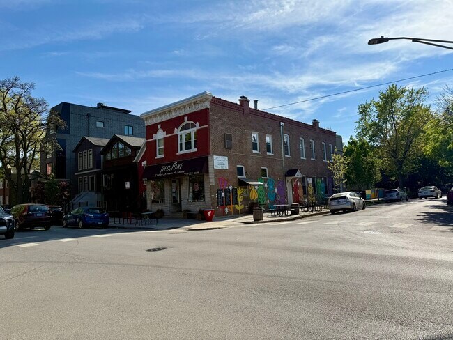 Foto del edificio - 2211 W McLean Ave