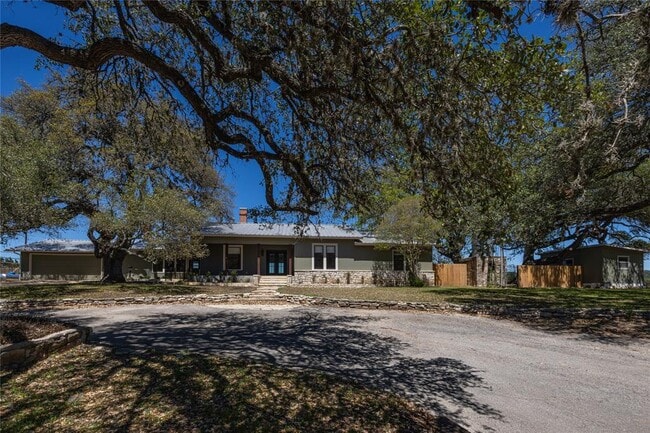 Foto del edificio - 12900 Ranch Rd 12