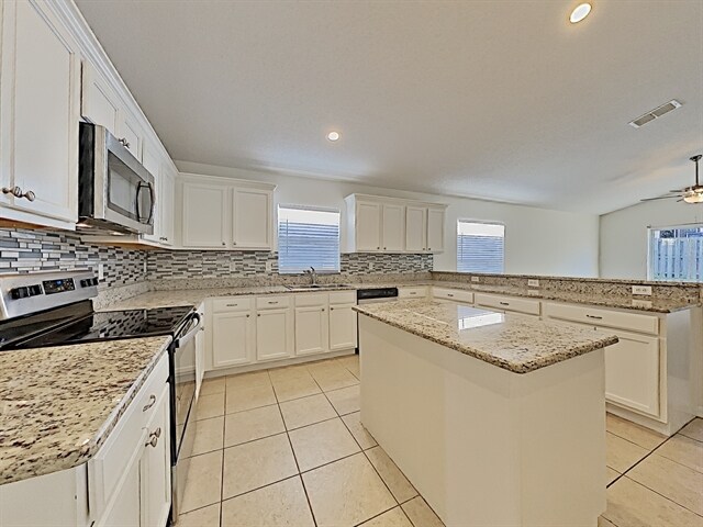 Building Photo - 1066 Bluegrass Drive
