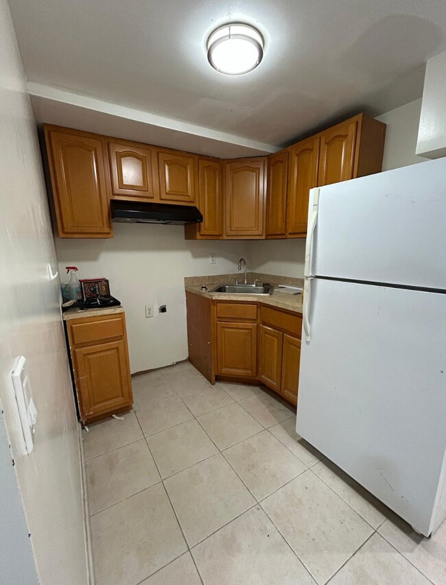 Foto del edificio - 483 Rutland Rd