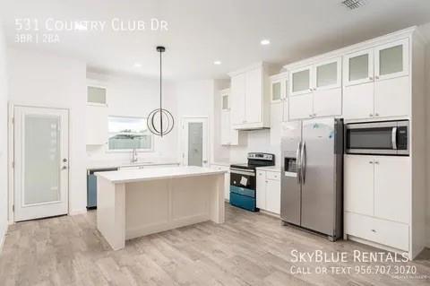 Foto del edificio - 531 Country Club Dr