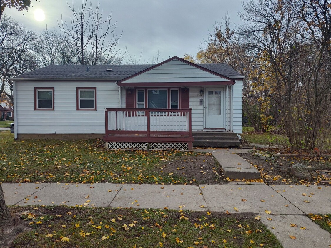 Foto principal - 5401 W Sheridan Ave