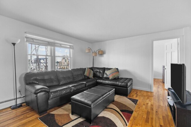 Foto del edificio - 70 Carroll Ave