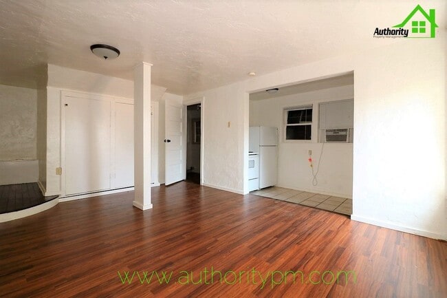 Building Photo - 1135 Magnolia