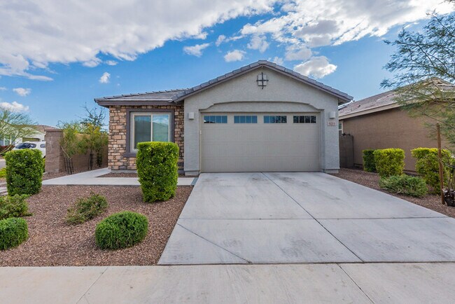 Building Photo - 4 bed 2 bath Beautiful Furnish Home!!!
