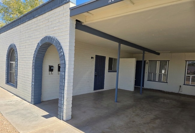 Building Photo - 1141 N April Cir