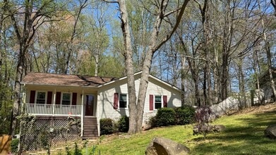 Building Photo - 11 Hickory Ln