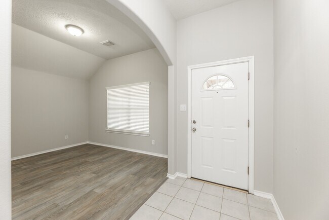 Building Photo - 24502 Drakefield Ct