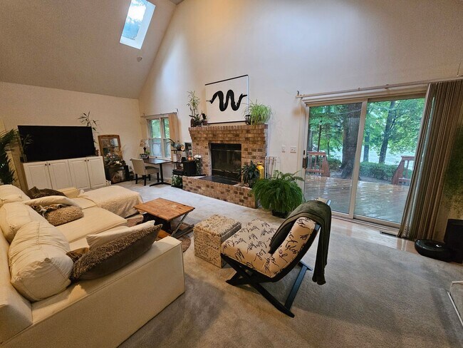 Building Photo - Charming Brick Home with Serene Lake Views!