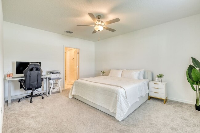 Foto del edificio - 111 Rain Lily Ave