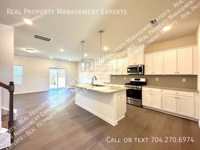 Building Photo - 3BR/2.5BA Townhouse in Concord!