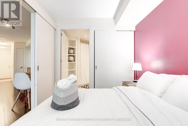 Building Photo - 208-1208 Queens Quay W
